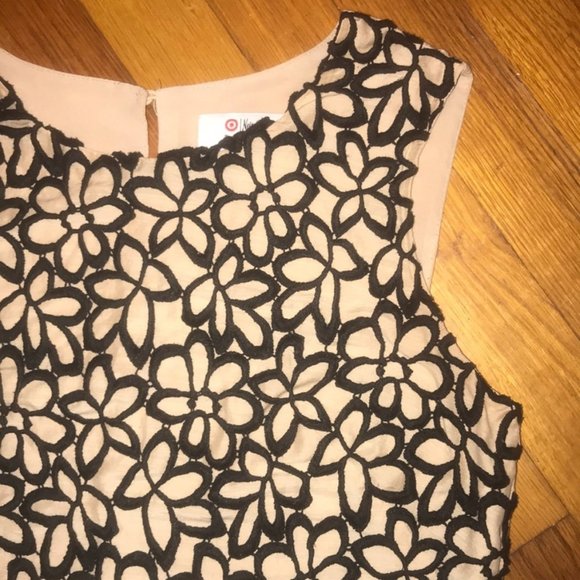 NEIMAN MARCUS LELA ROSE SILK CROCHET FLORAL TOP - Picture 4 of 8